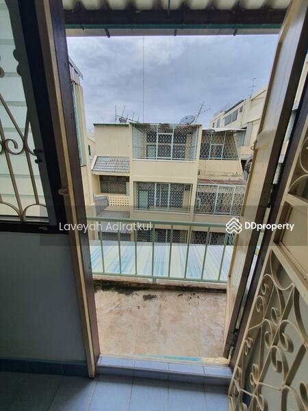 ให้เช่า - 4-Br Townhouse near MRT Sanam Chai, กรุงเทพ