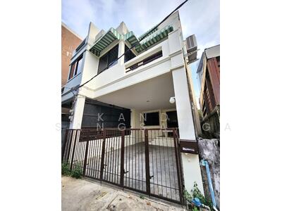 ขาย - ขายด่วน บ้านทาวน์เฮาส์ 3 ชั้น สุดคุ้ม สุขุมวิท 65 บ้านทำเลดีในราคาเอื้อมถึง บ้านทาวน์เฮาส์ 3 ชั้น, กรุงเทพ