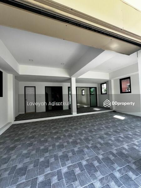 ให้เช่า - 4-Br House near BTS Ekkamai, กรุงเทพ