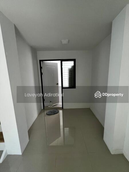 ให้เช่า - 4-Br House near BTS Ekkamai, กรุงเทพ