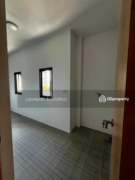 ให้เช่า - 4-Br House near BTS Ekkamai, กรุงเทพ