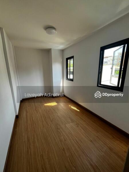 ให้เช่า - 4-Br House near BTS Ekkamai, กรุงเทพ
