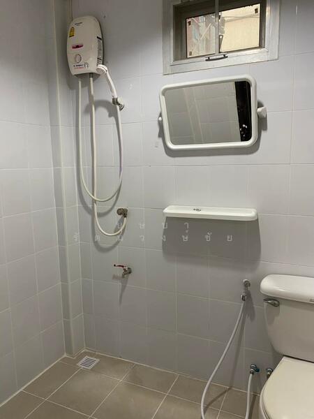 ทำเล MRT ลาดพร้าว ซ.ลาดพร้าว 29 ให้เช่าทาวน์เฮ้าส์ 3 ชั้น บ้าน 4 นอน พร้อมอยู่ ทำเลดีใกล้ถนนใหญ่, กรุงเทพ, ลาดพร้าว, จันทรเกษม, จตุจักร, กรุงเทพ, 200 ตร.ม., ทาวน์เฮ้าส์ ให้เช่า, โดย บุษบา รัตนวงษ์ชัย, 60130395 - DDproperty.com