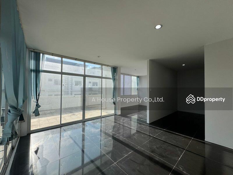 For Sale - 3-storey home office for sale in the heart of Amata, Chon Buri