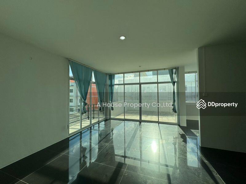 For Sale - 3-storey home office for sale in the heart of Amata, Chon Buri