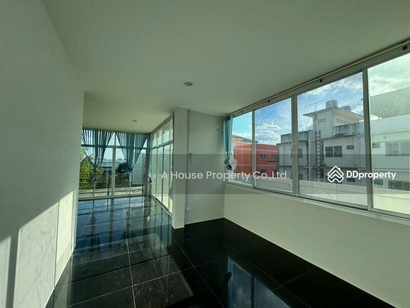 For Sale - 3-storey home office for sale in the heart of Amata, Chon Buri