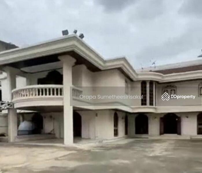 For Sale - 6-Br House near MRT Sutthisan, Bangkok