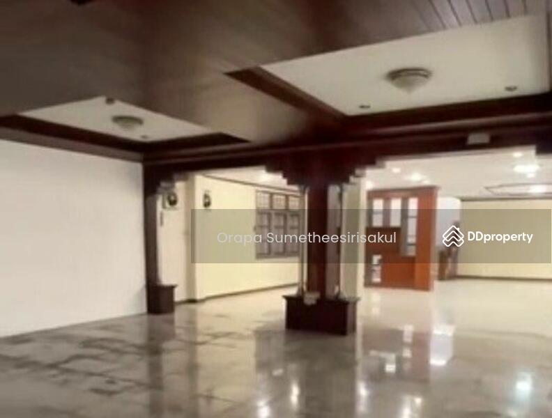 For Sale - 6-Br House near MRT Sutthisan, Bangkok