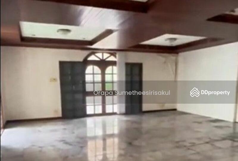 For Sale - 6-Br House near MRT Sutthisan, Bangkok