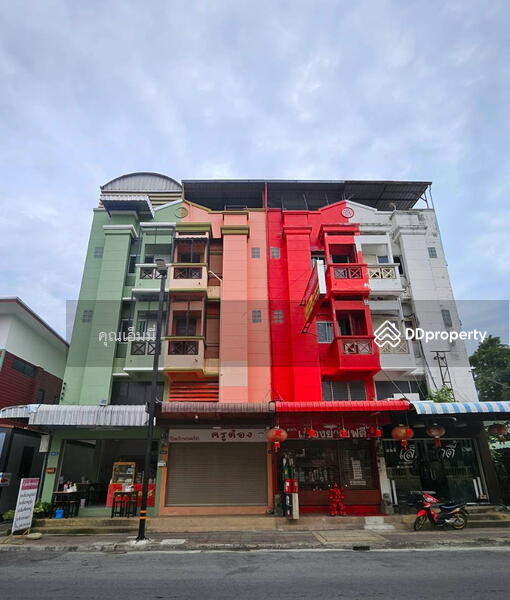 ขาย - ขายตึกแถว / อาคารพาณิชย์ 3 ชั้นครึ่ง 20 ตร.วา ใจกลางเมืองโคราช ทำเล Education Hub, นครราชสีมา