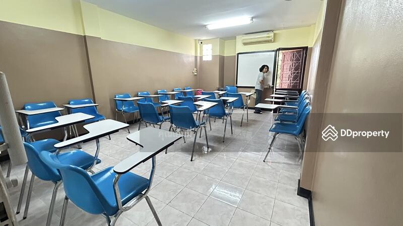 ขาย - ขายตึกแถว / อาคารพาณิชย์ 3 ชั้นครึ่ง 20 ตร.วา ใจกลางเมืองโคราช ทำเล Education Hub, นครราชสีมา