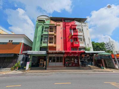 ขาย - ขายตึกแถว / อาคารพาณิชย์ 3 ชั้นครึ่ง 20 ตร.วา ใจกลางเมืองโคราช ทำเล Education Hub, นครราชสีมา