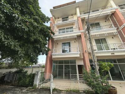 ขาย - อยู่เองก็คุ้ม ลงทุนก็ดี! ขายทาวน์โฮม 4 ชั้น หลังมุม, ระยอง