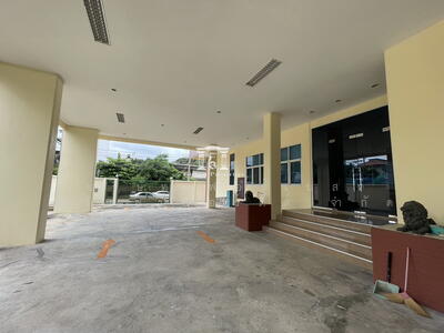 ขาย - ที่ดินพร้อมอาคารเหมาะดัดแปลงเป็น Wellness Apartment ใจกลางพระราม 9 ที่จอดรถครบครัน, กรุงเทพ