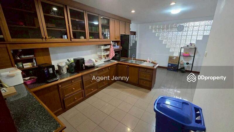 For Rent - House for rent in Lat Phrao, corner lot. (SPSJN89), Bangkok