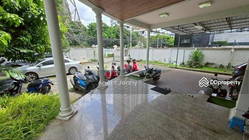 For Rent - House for rent in Lat Phrao, corner lot. (SPSJN89), Bangkok