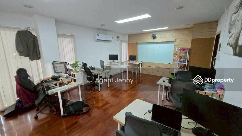 For Rent - House for rent in Lat Phrao, corner lot. (SPSJN89), Bangkok
