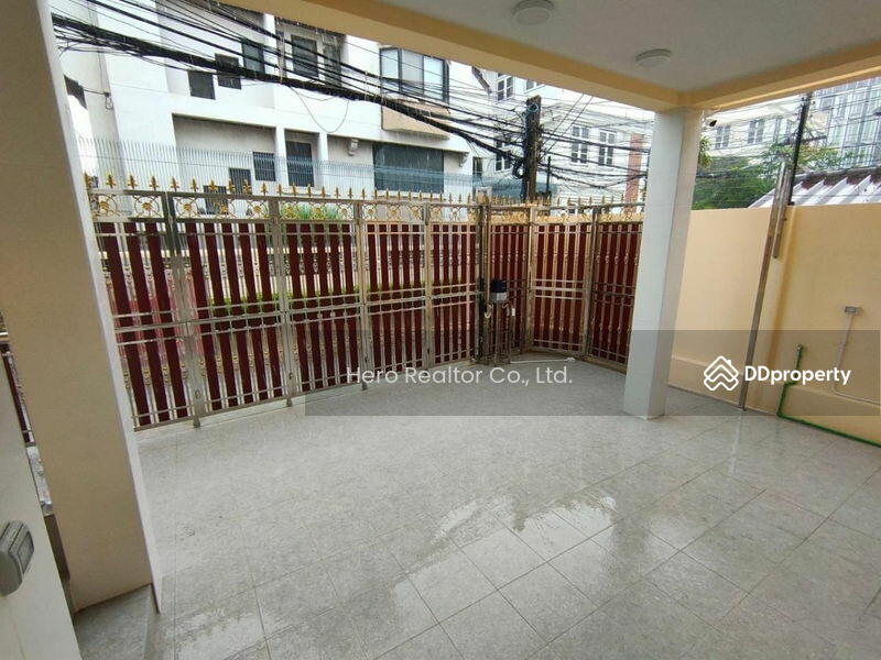 For Rent - For Rent Bangkok House Yenakart MRT Khlong Toei Yan Nawa BRE19331, Bangkok