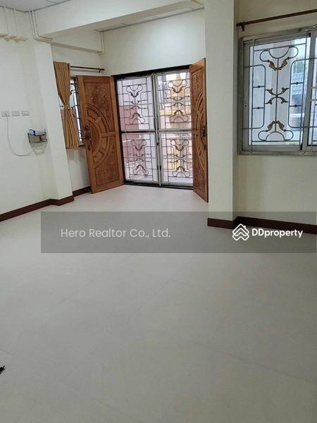 For Rent - For Rent Bangkok House Yenakart MRT Khlong Toei Yan Nawa BRE19331, Bangkok