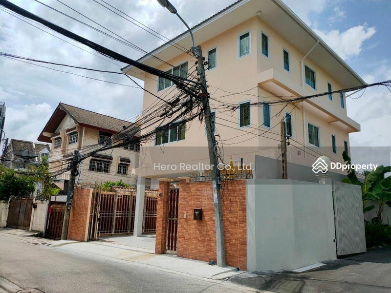 For Rent - For Rent Bangkok House Yenakart MRT Khlong Toei Yan Nawa BRE19331, Bangkok
