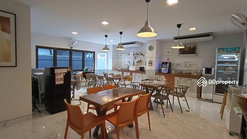 For Sale - Hostel for sale in Bang Lamphu, near Khao San Road. 5-storey building, 19 rooms, 49 beds., Bangkok