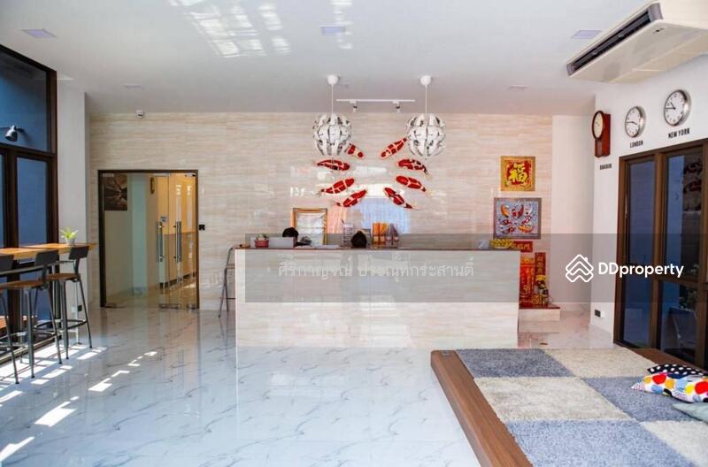 For Sale - Hostel for sale in Bang Lamphu, near Khao San Road. 5-storey building, 19 rooms, 49 beds., Bangkok