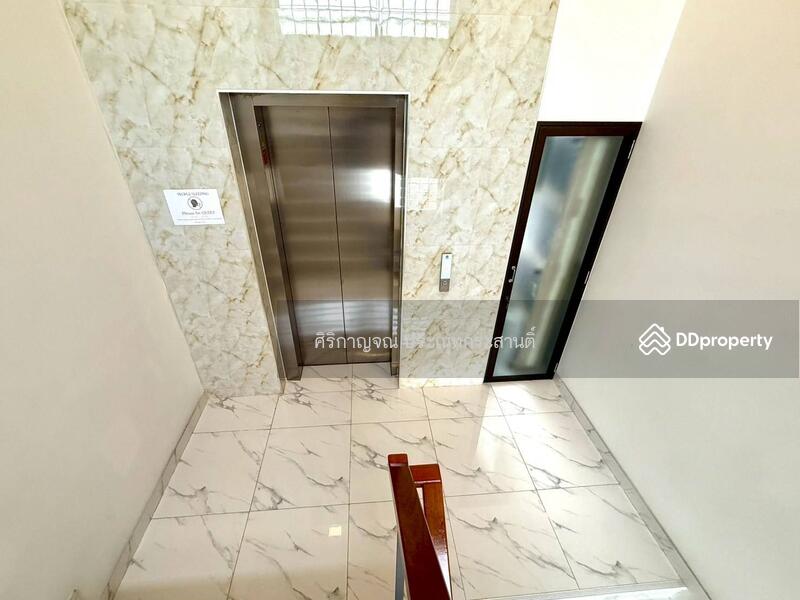 For Sale - Hostel for sale in Bang Lamphu, near Khao San Road. 5-storey building, 19 rooms, 49 beds., Bangkok