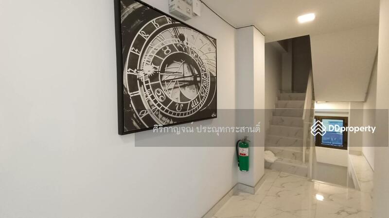 For Sale - Hostel for sale in Bang Lamphu, near Khao San Road. 5-storey building, 19 rooms, 49 beds., Bangkok