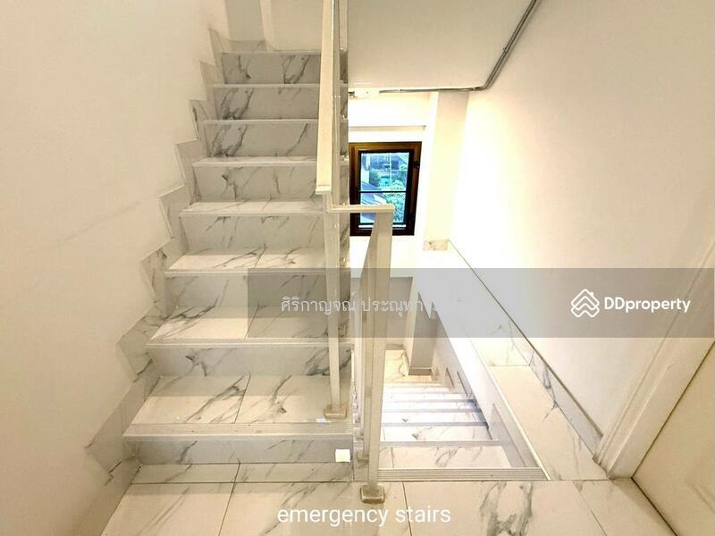 For Sale - Hostel for sale in Bang Lamphu, near Khao San Road. 5-storey building, 19 rooms, 49 beds., Bangkok