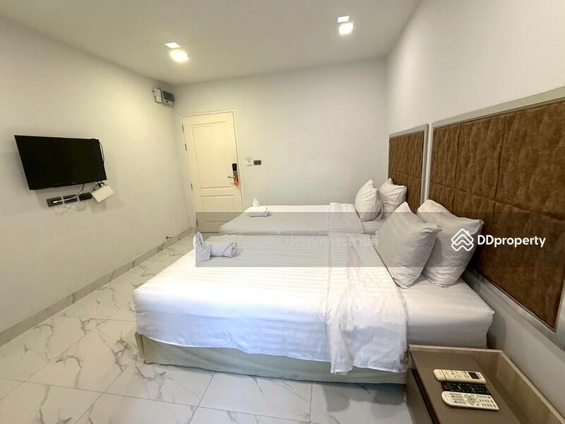 For Sale - Hostel for sale in Bang Lamphu, near Khao San Road. 5-storey building, 19 rooms, 49 beds., Bangkok