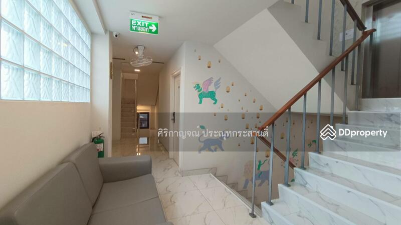 For Sale - Hostel for sale in Bang Lamphu, near Khao San Road. 5-storey building, 19 rooms, 49 beds., Bangkok