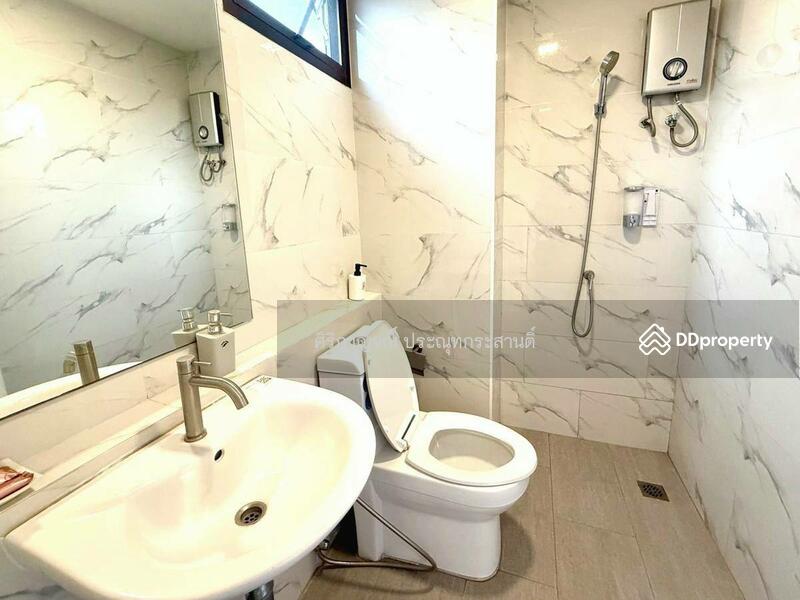 For Sale - Hostel for sale in Bang Lamphu, near Khao San Road. 5-storey building, 19 rooms, 49 beds., Bangkok