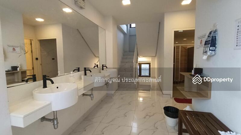 For Sale - Hostel for sale in Bang Lamphu, near Khao San Road. 5-storey building, 19 rooms, 49 beds., Bangkok