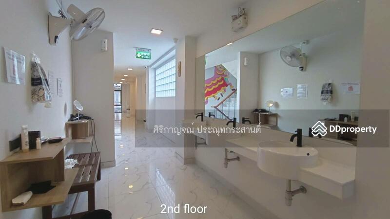 For Sale - Hostel for sale in Bang Lamphu, near Khao San Road. 5-storey building, 19 rooms, 49 beds., Bangkok
