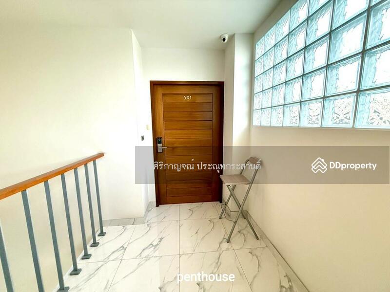 For Sale - Hostel for sale in Bang Lamphu, near Khao San Road. 5-storey building, 19 rooms, 49 beds., Bangkok