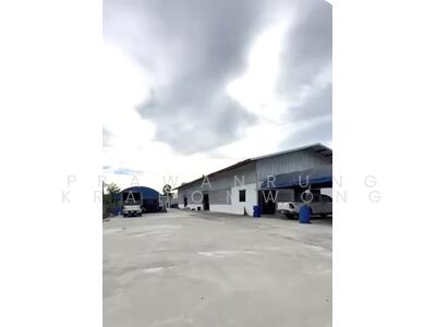 ขาย - ขายที่ดินพร้อมสิ่งปลูกสร้าง ที่ดินขนาด2ไร่ ผังสีเหลืองมีใบอนุญาต รง.4 ประเภท (5ก) ติดถนนสาธารณะ, ชลบุรี