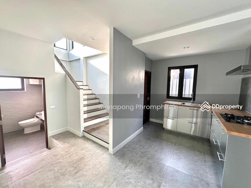 For Rent - 3-Bedroom House, Bangkok