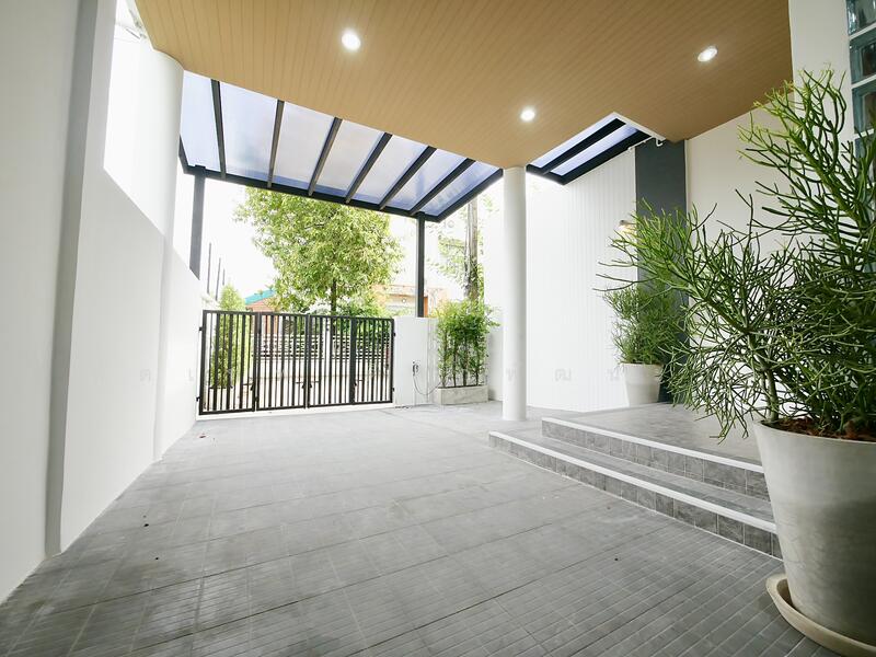 ขาย - ทาวน์โฮม 3 ชั้น คู้บอน 27, กรุงเทพ