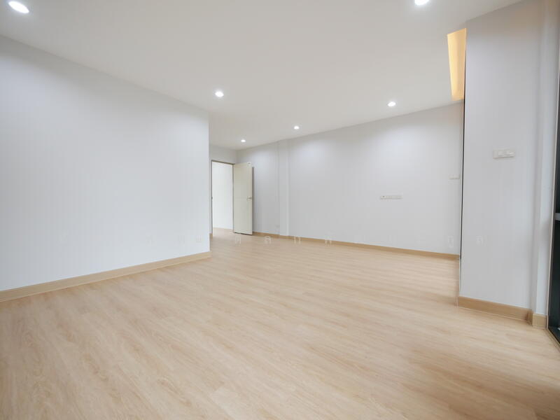 ขาย - ทาวน์โฮม 3 ชั้น คู้บอน 27, กรุงเทพ