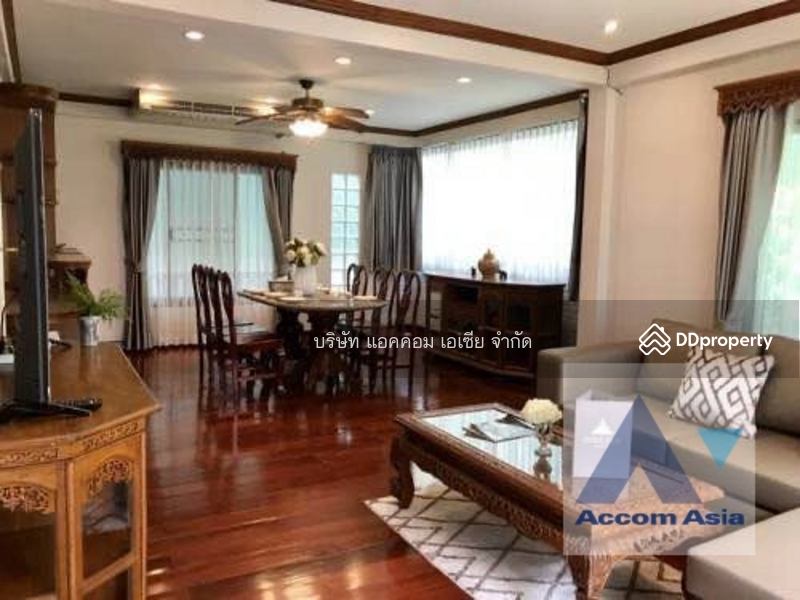 ให้เช่า - Newly renovated Warm Thai-style house with garden and pool in Sathorn, กรุงเทพ