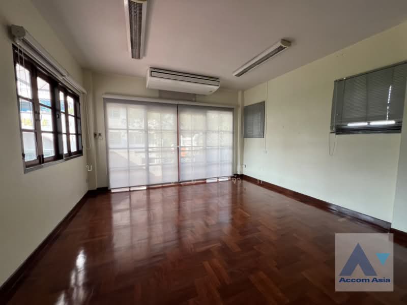 For Rent - Home Office, Pet friendly 3 Bedrooms House for Rent in Phaholyothin, Bangkok, Bangkok