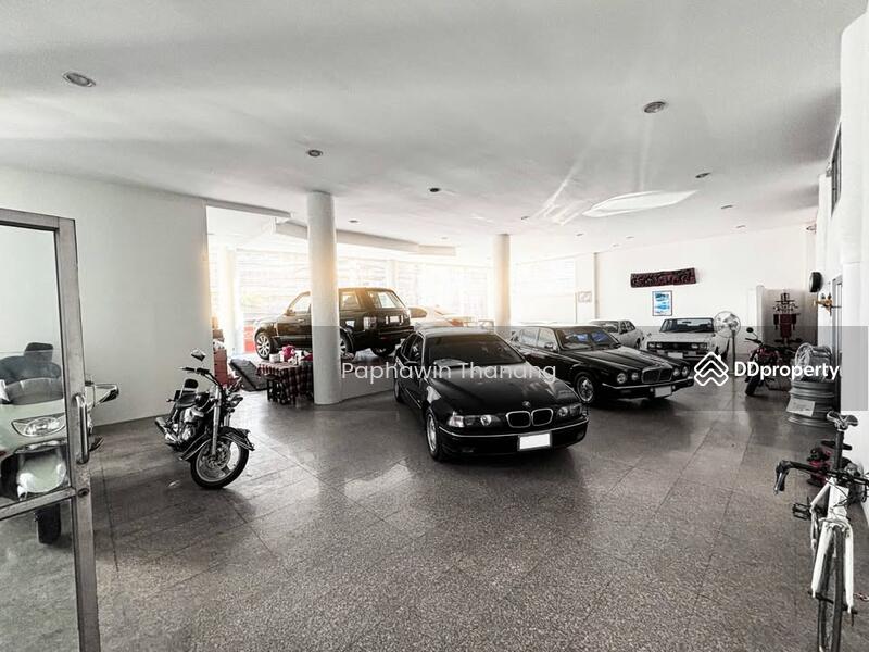 For Rent - 5-Bedroom House, Bangkok