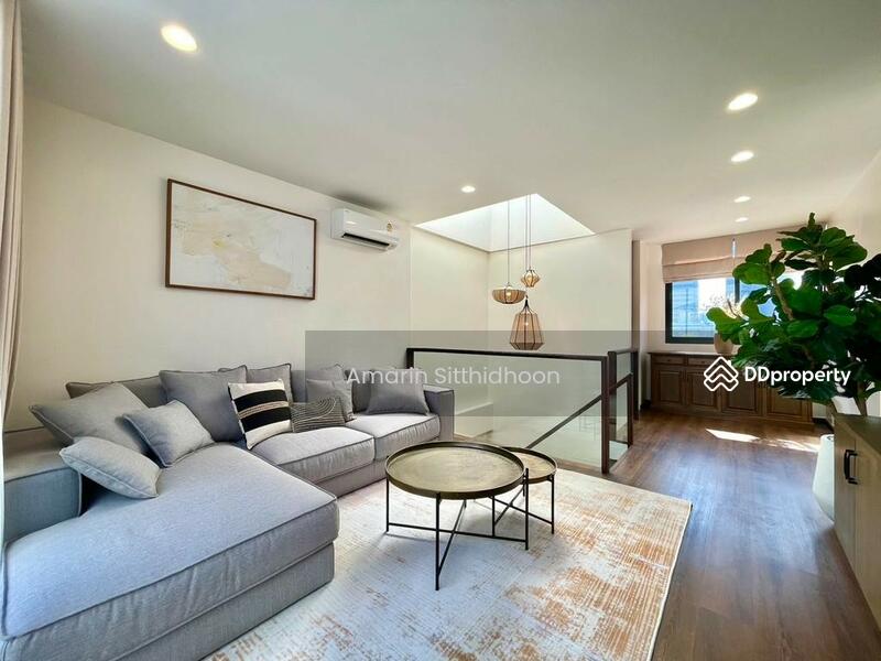 For Rent - Townhouse in Heart of CBD, Bangkok