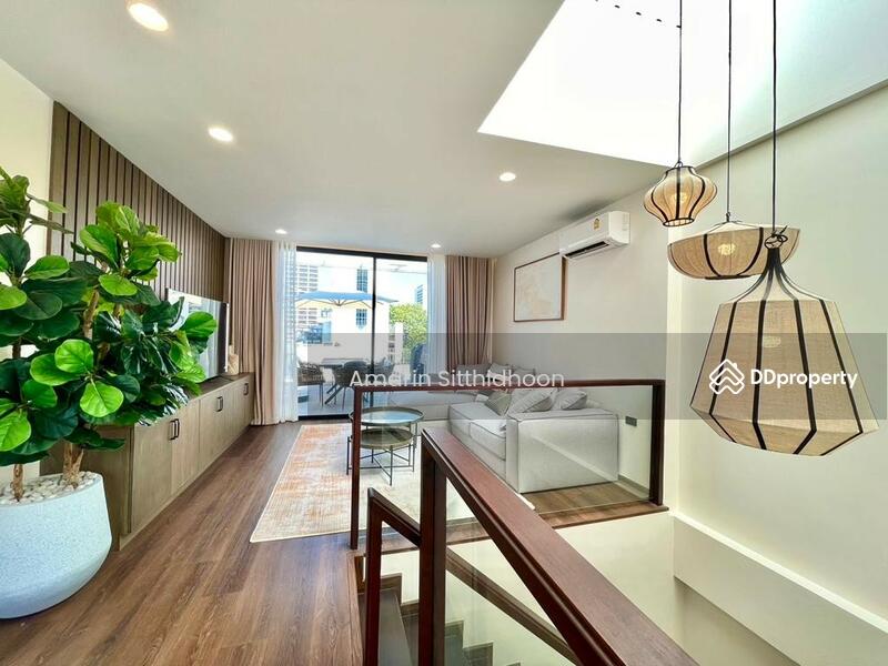 For Rent - Townhouse in Heart of CBD, Bangkok