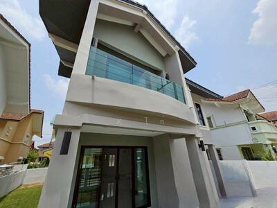 ขาย - ขายบ้านรีโนเวทใหม่ทั้งหลัง 52 ตร.ว เมืองเอก ปทุมธานี บ้านเดี่ยว 2 ชั้น เลขที่ 55/340 ซ.เอกเจริญ 8/2, ปทุมธานี