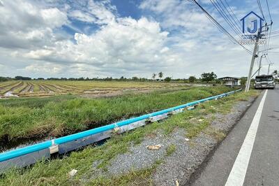ขาย - ขายที่ดิน 21ไร่ 83 ตารางวา ถนนสารีบุตร ลาดกระบัง ใกล้มอเตอร์เวย์ กรุงเทพ–ชลบุรี, กรุงเทพ