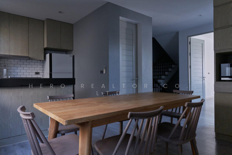 ให้เช่า - ให้เช่าทาวน์เฮาส์ สุขุมวิท BTS พร้อมพงษ์ กรุงเทพ BRE8398, กรุงเทพ