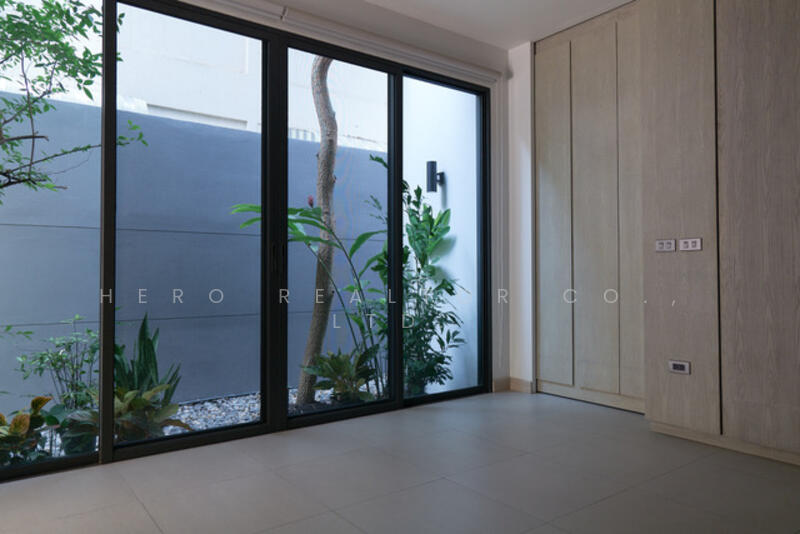 ให้เช่า - ให้เช่าทาวน์เฮาส์ สุขุมวิท BTS พร้อมพงษ์ กรุงเทพ BRE8398, กรุงเทพ