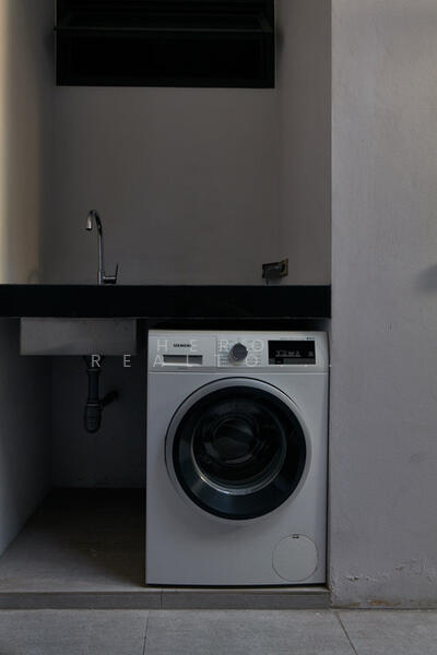 ให้เช่า - ให้เช่าทาวน์เฮาส์ สุขุมวิท BTS พร้อมพงษ์ กรุงเทพ BRE8398, กรุงเทพ