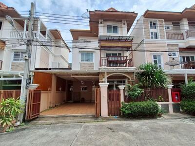 ขาย - ขาย บ้านแฝด 3 ชั้น นนทรีวิลล่า นครอินทร์ ถนนบางไผ่พัฒนา - แยกวัดตึก ใกล้โลตัส นครอินทร์, นนทบุรี